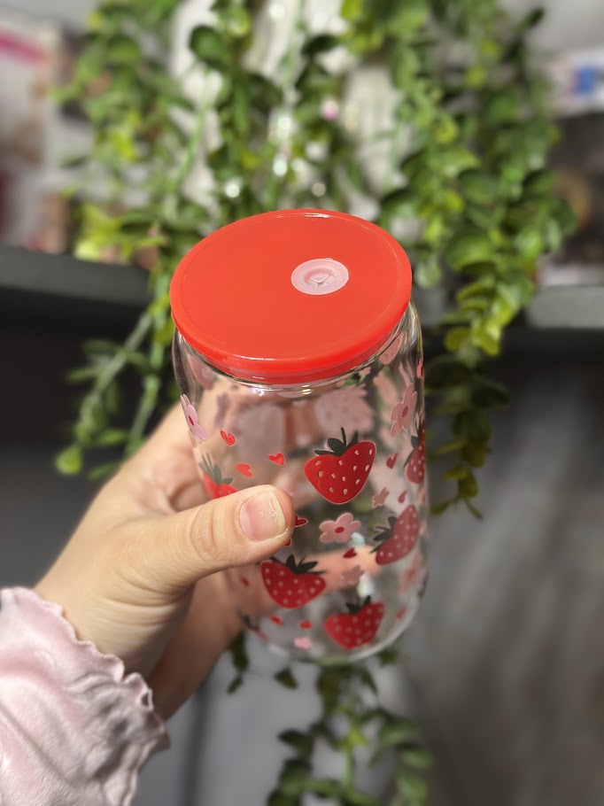 16oz Strawberries and Flowers