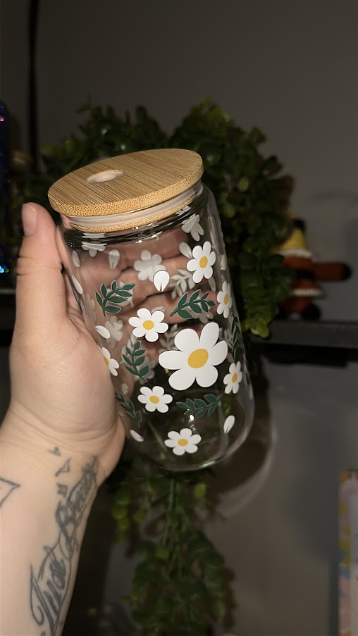 16oz White Daisy and leaves