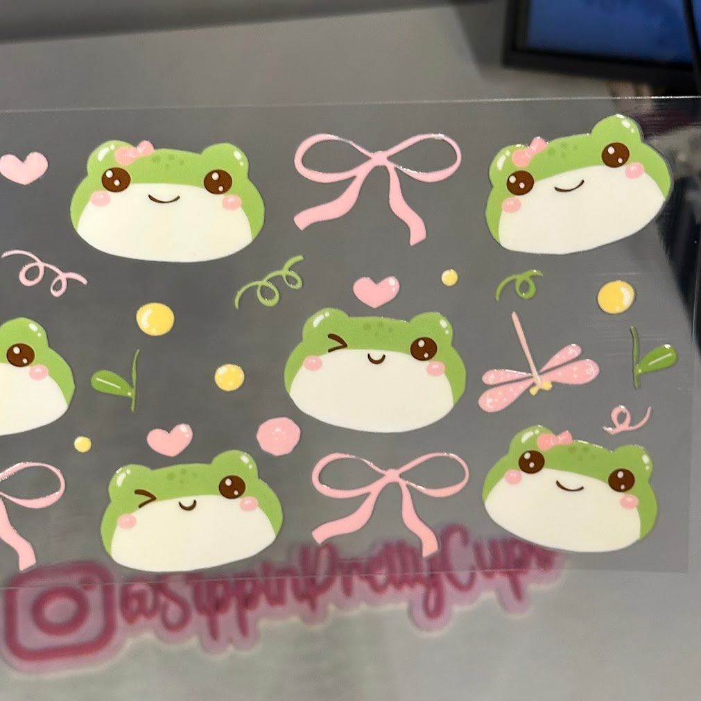 Animals / Cute Frogs and Bows