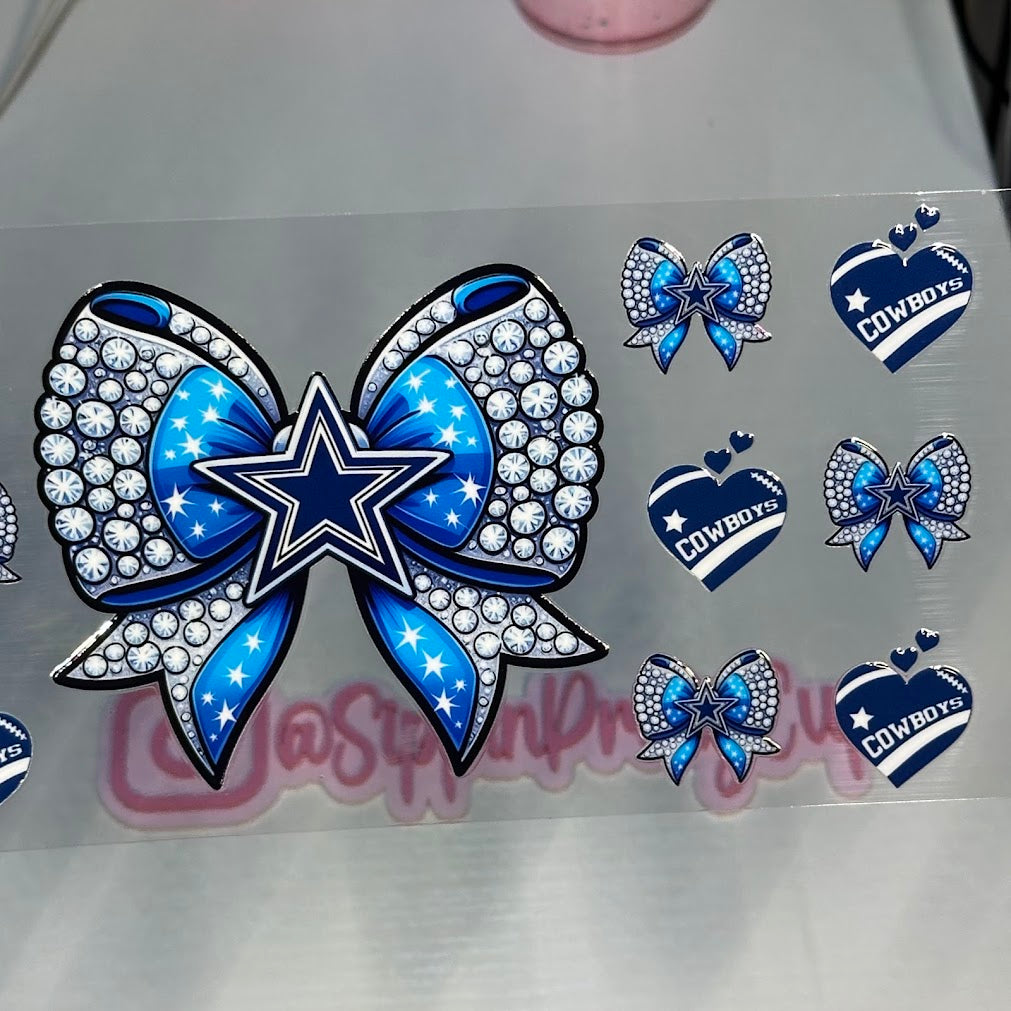 Sports / Dallas Cowboys Bow Football Team