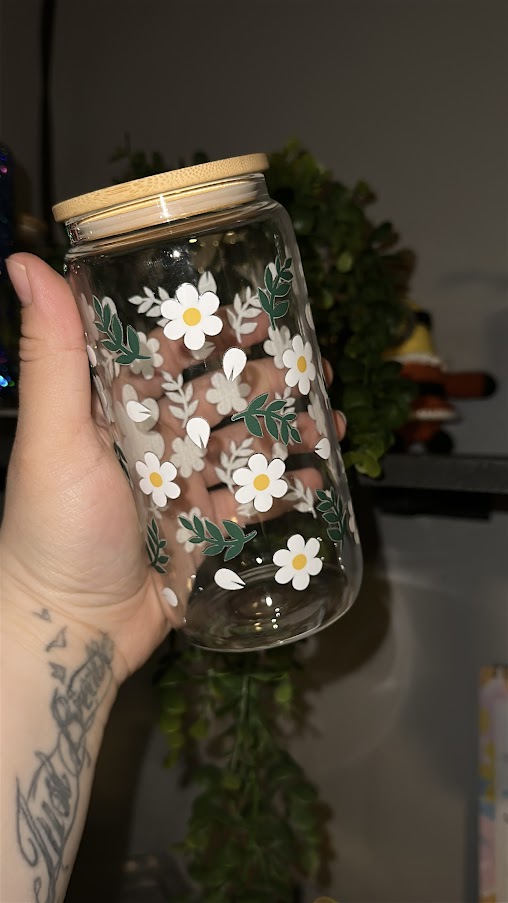 16oz White Daisy and leaves